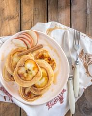 Cinnamon oatmeal pancakes with apples. (Image via Unsplash/ Adana Eisagholian)